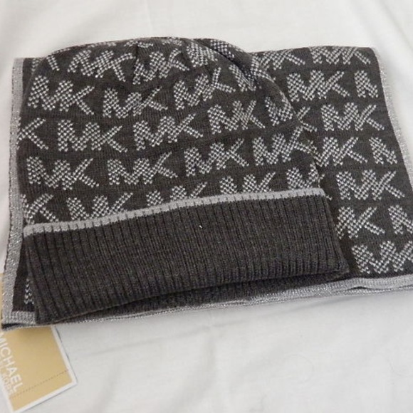 MICHAEL KORS Signature Knit Scarf and Beanie Set - Picture 1 of 2